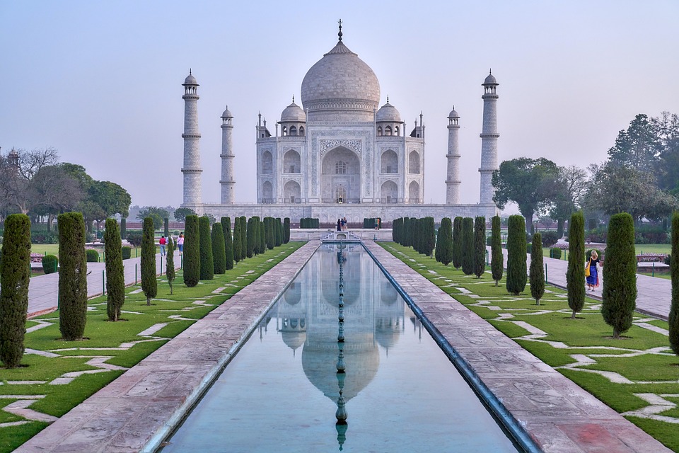 Esplorando il Taj Mahal: storia del monumento più romantico del mondo