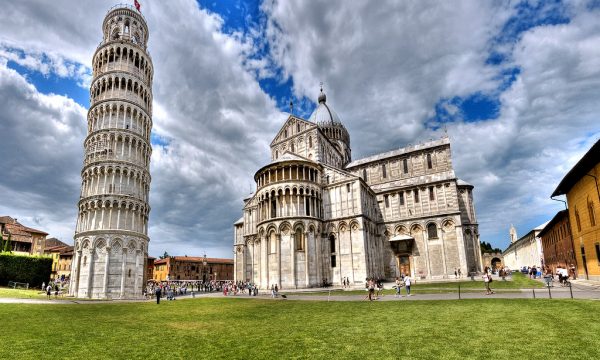 La Torre di Pisa si illumina il 29 Febbraio per la Giornata mondiale delle malattie rare