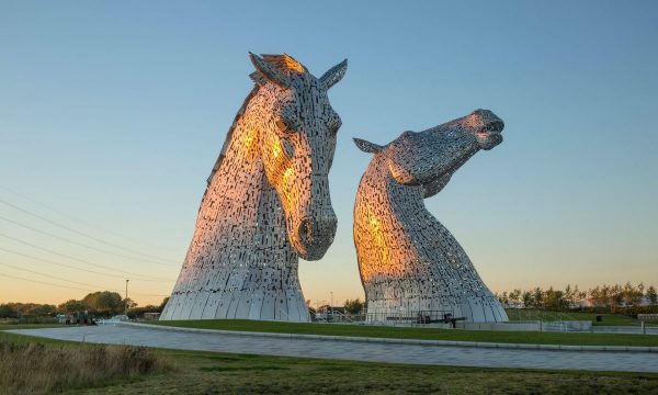 The Kelpies: le leggendarie statue di teste di cavalli situate in Scozia